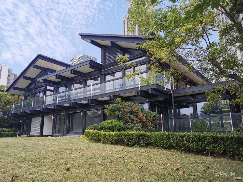 海信贺府 纯德国进口 占地1900平 带泳池 位置好方正大院,崂山海信