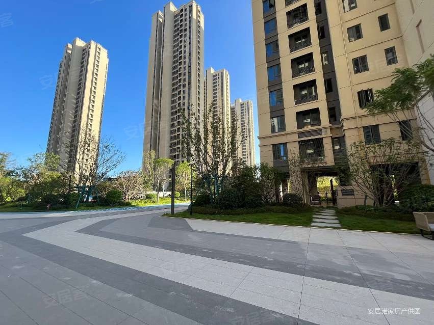 金辉优步东方3室2厅2卫125㎡南118万