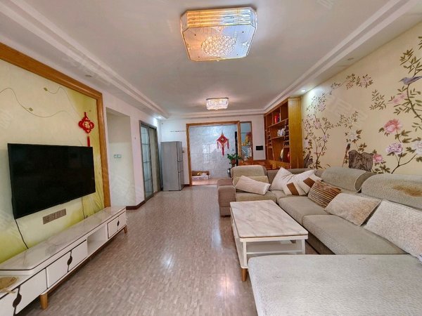 阳江阳春春城镇锦湖花园东湖中心,装精大三房出租,光线好,户型好,干净