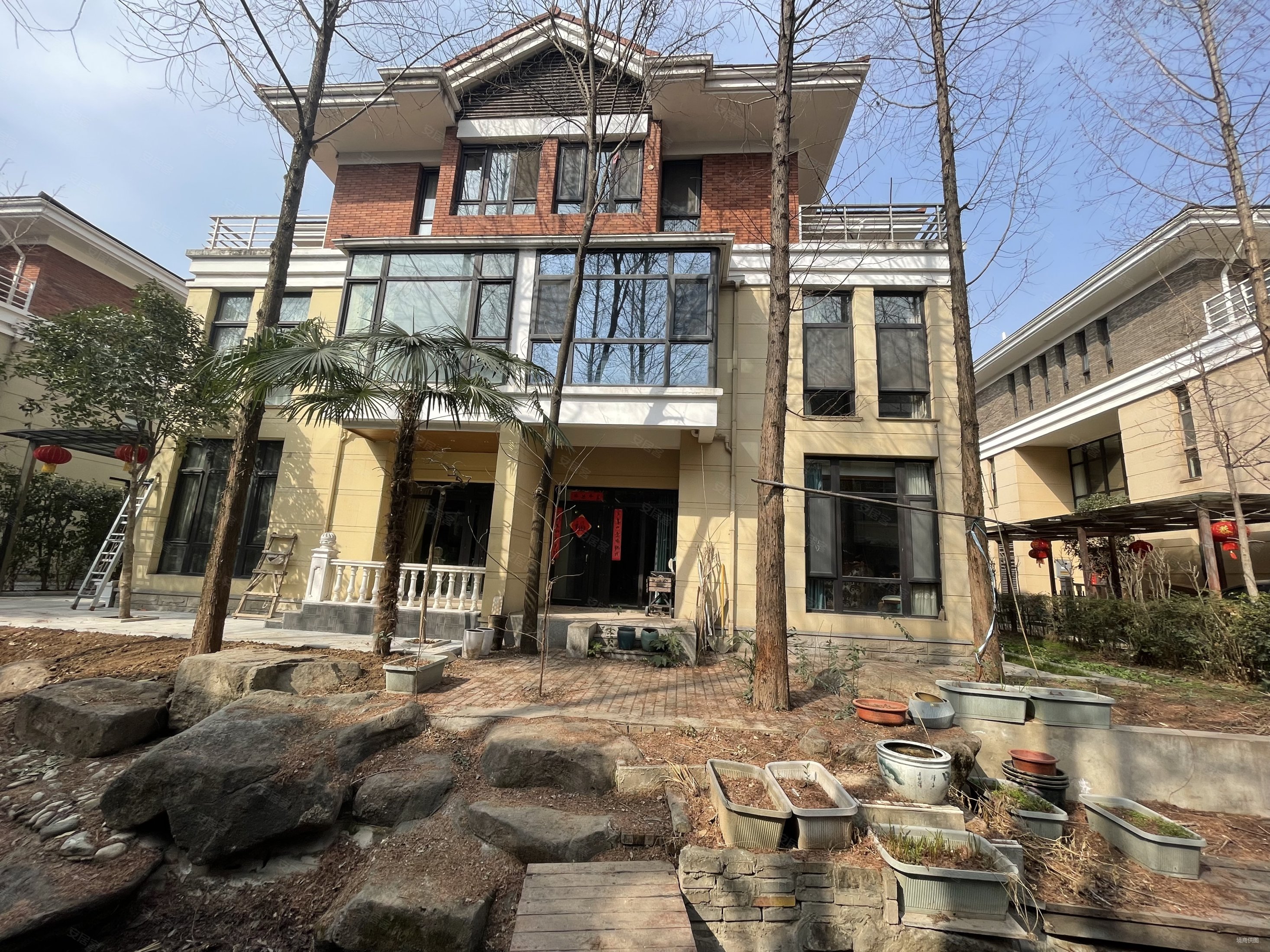 曲江一期纯别墅区枫林溪园双拼别墅带130平l型花园