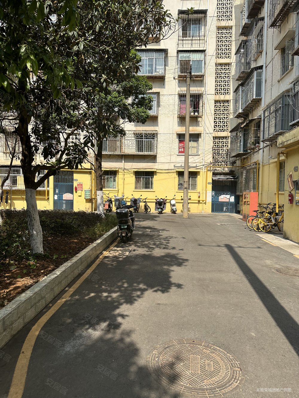 环城东路上 东华小区春登里 精装两房 带20平米大围院