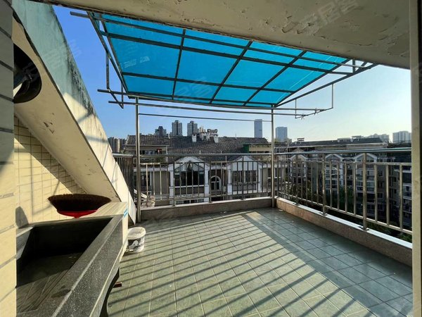 福州晋安新东区实华蓝湾雅境临近四号地铁口,复式楼超大空间,两个大