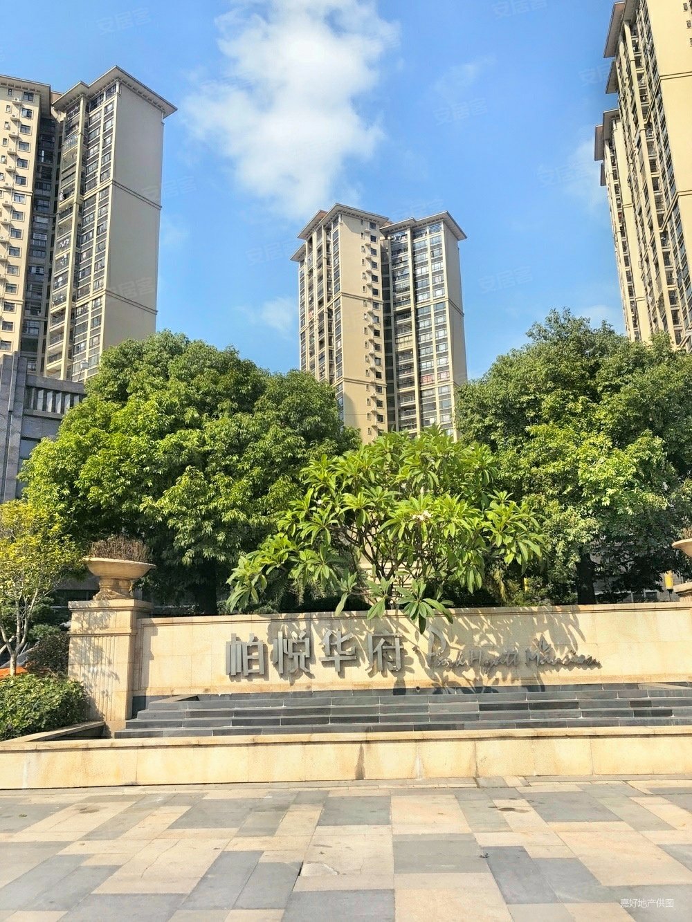 柏悦华府3室2厅2卫89.66㎡南北145万