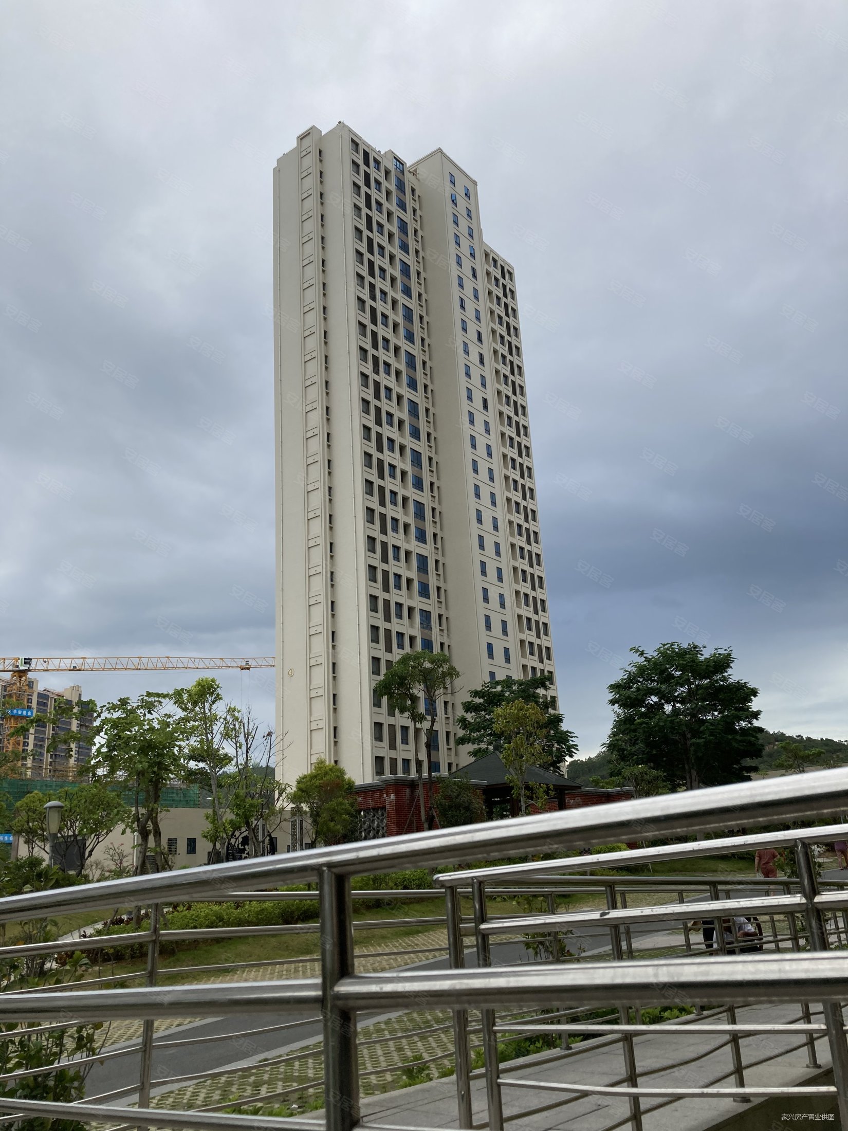 罗裳华苑4室2厅2卫157.22㎡南北198万