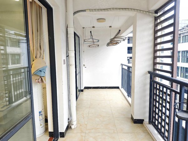 桂林七星三里店国贸益华城急租 三里店益华城 一房两厅 家电齐全民用水电 电梯高楼层出租房源真实图片