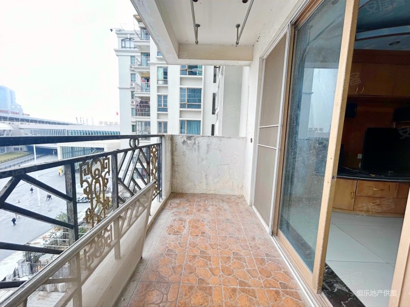 拱北青茂口岸旁粤海国际花园三房两厅步行过关