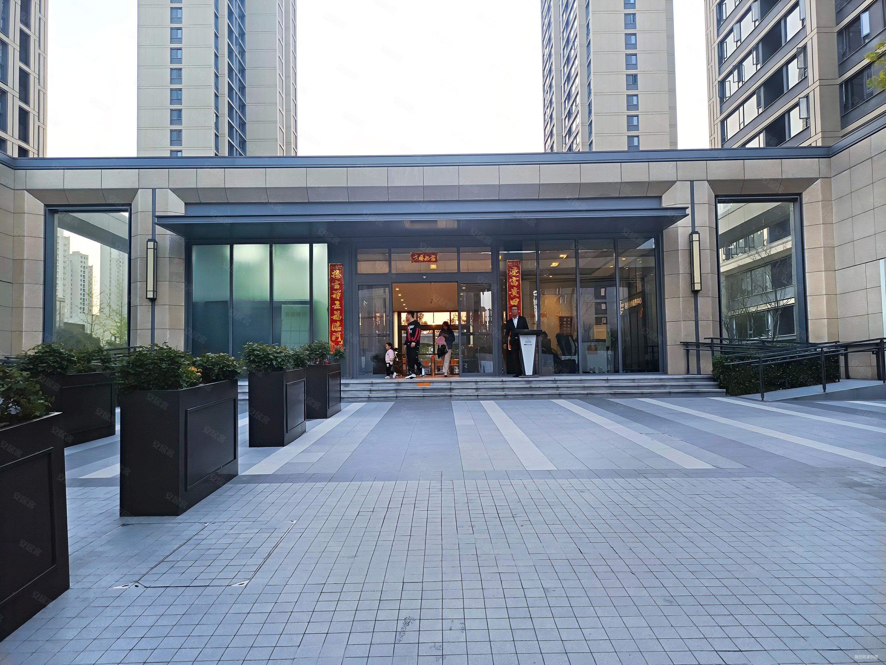 融创长江壹号豪华装修底复前排采光好满2年