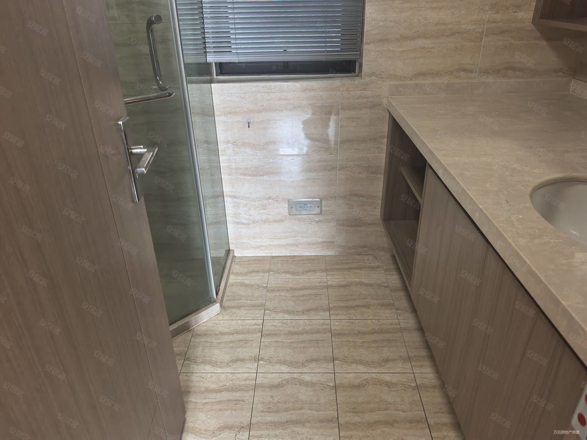 赞成名仕府4室2厅2卫119㎡南106万