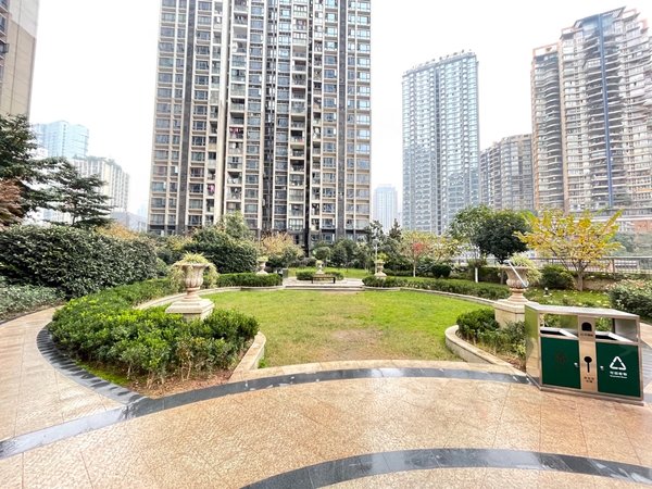 重庆江北观音桥煌华晶萃城观音桥步行街旁 品质小区煌华晶萃城两房 临