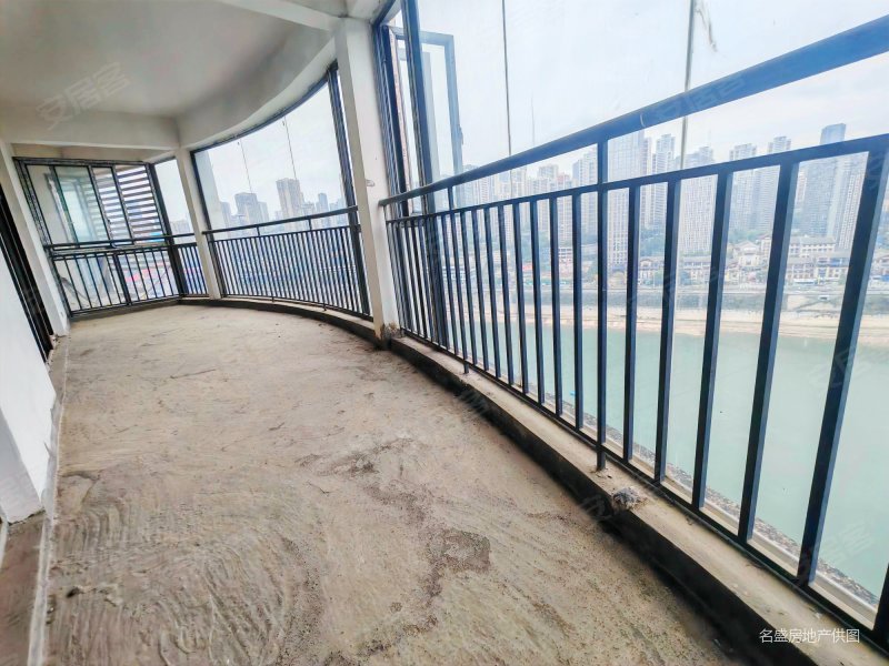 重庆公馆3室2厅2卫169㎡南北200万