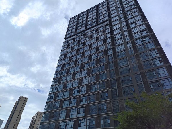 南昌新建望城海伦广场(商住楼)海伦广场楼下地铁口,楼道干净,近南昌