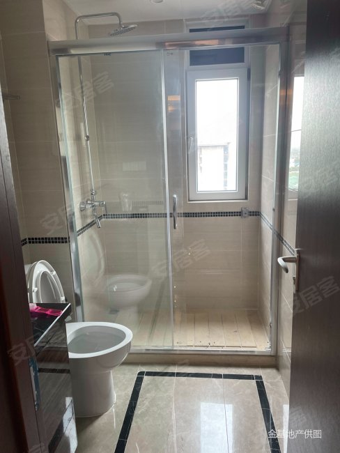 水韵东方130平4房2厅2卫精装修带车位好楼层看中可谈