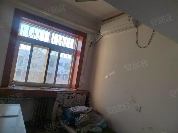 东营东营区东城华瑞小区(东区1-47)空调四个!华瑞小区75平3室1厅1卫家具家电齐全带储藏室出租房源真实图片