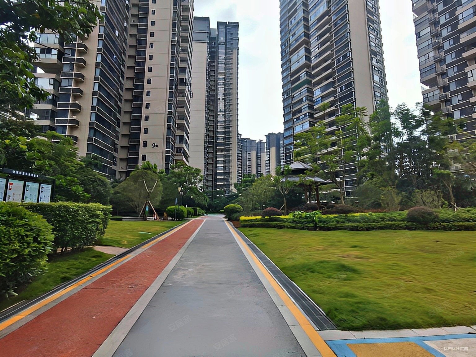 保利领秀前城领誉府毛坯三房朝南9楼有钥匙