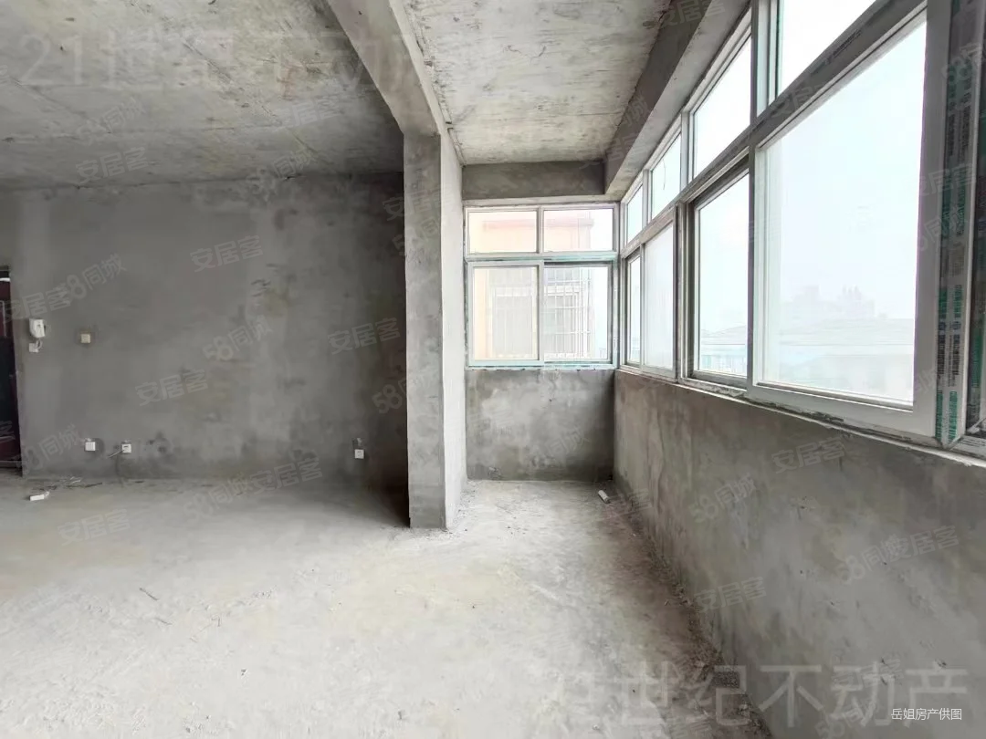 财富广场3室2厅1卫122㎡南北33万