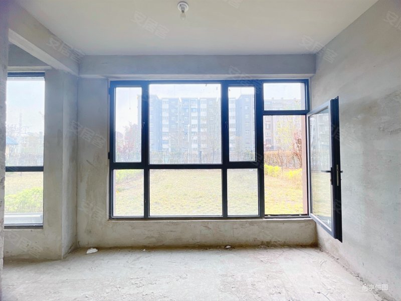 一楼带大院,9乘12米院子, 后一套,金盛悦府二手房,215万,3室2厅,2卫