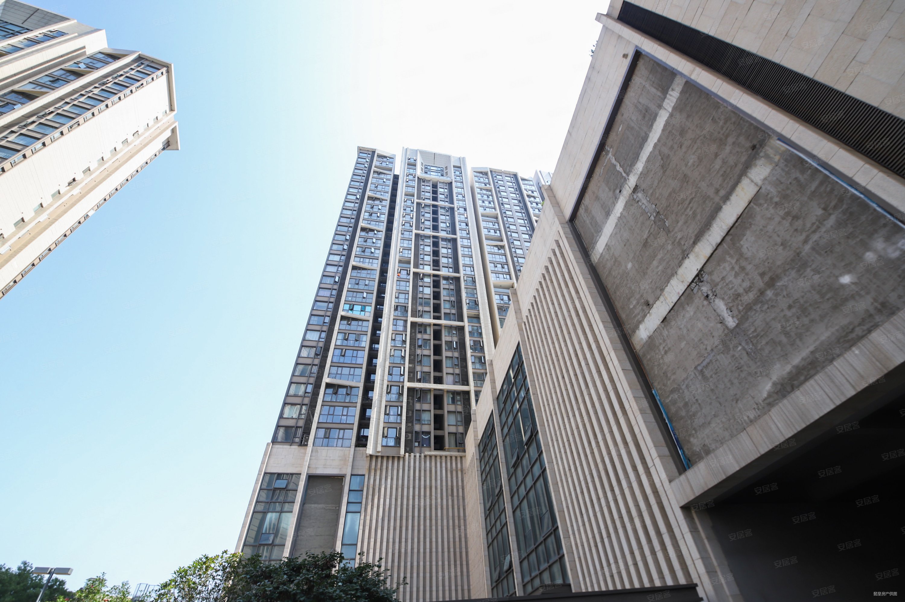 升龙广场c区精装好房医疗配套成熟交通便利配套齐全