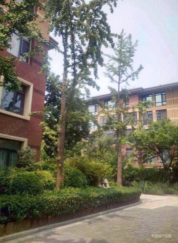 万城华府尚园4室3厅3卫473㎡南北9600万