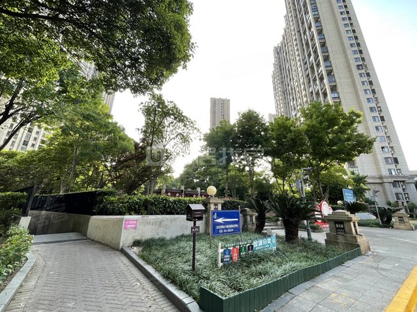 昆山玉山城东外滩印象花园外滩印象花园 电梯房 整租 3室 103平 采光