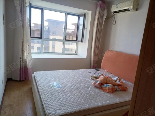 枣庄峄城城东区域鸿鑫丽景南区鸿鑫丽景,拎包入住,家具家电齐全,电梯