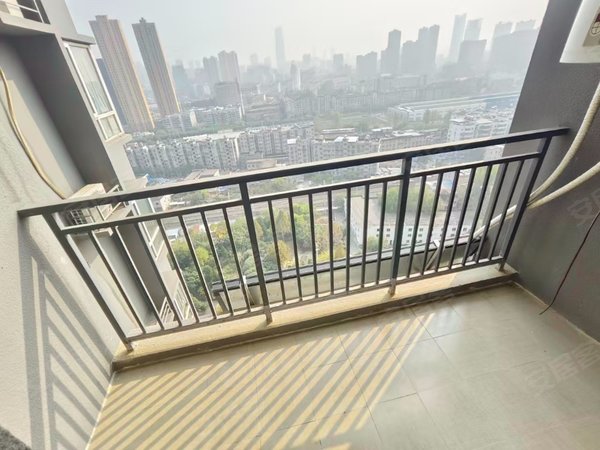 武汉江岸后湖二七新江岸生活广场实景拍摄(无中介)兴业路地铁口 主卧