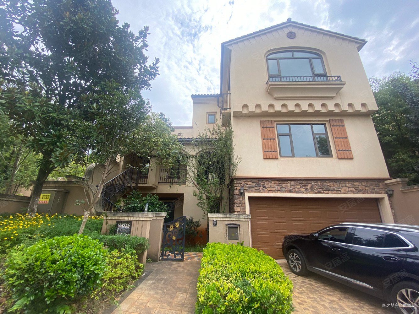 滇池高尔夫玉龙湾电梯独栋别墅花园600多平3层满两年