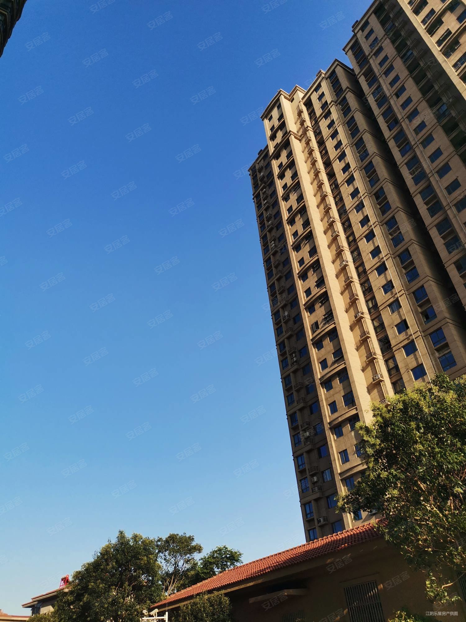 新桥莱顿小镇127平78w单价6字开头满两年税费少