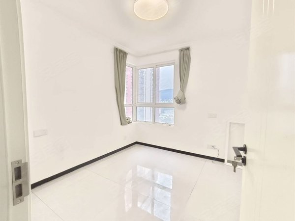 急租市区火车站 轩苑四季花城 三室两卫精装 家具家电齐全