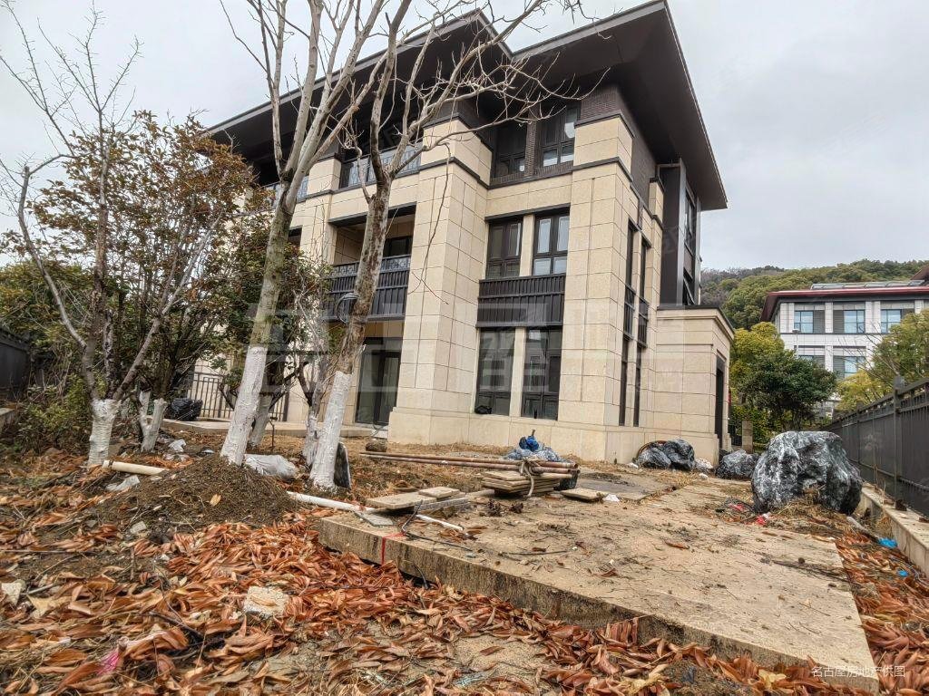 荷澜庭双拼(别墅) 东边户  70年产权 交通便捷 商圈成熟