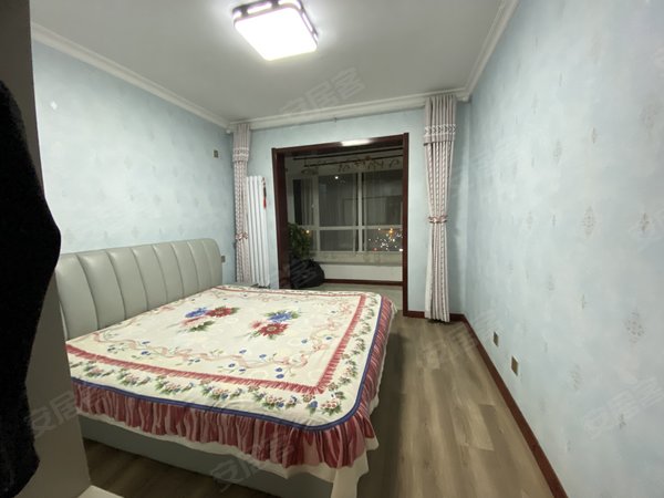 晋城城区白水街鸿禧山庄小区(梅苑路)万达附近  电梯三居 拎包入住