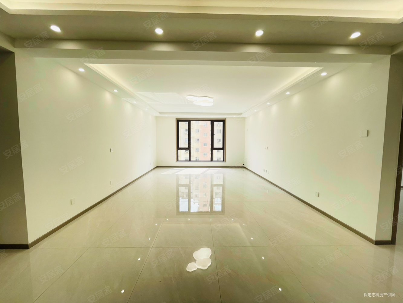 世纪华庭3室2厅2卫152㎡南北119.69万