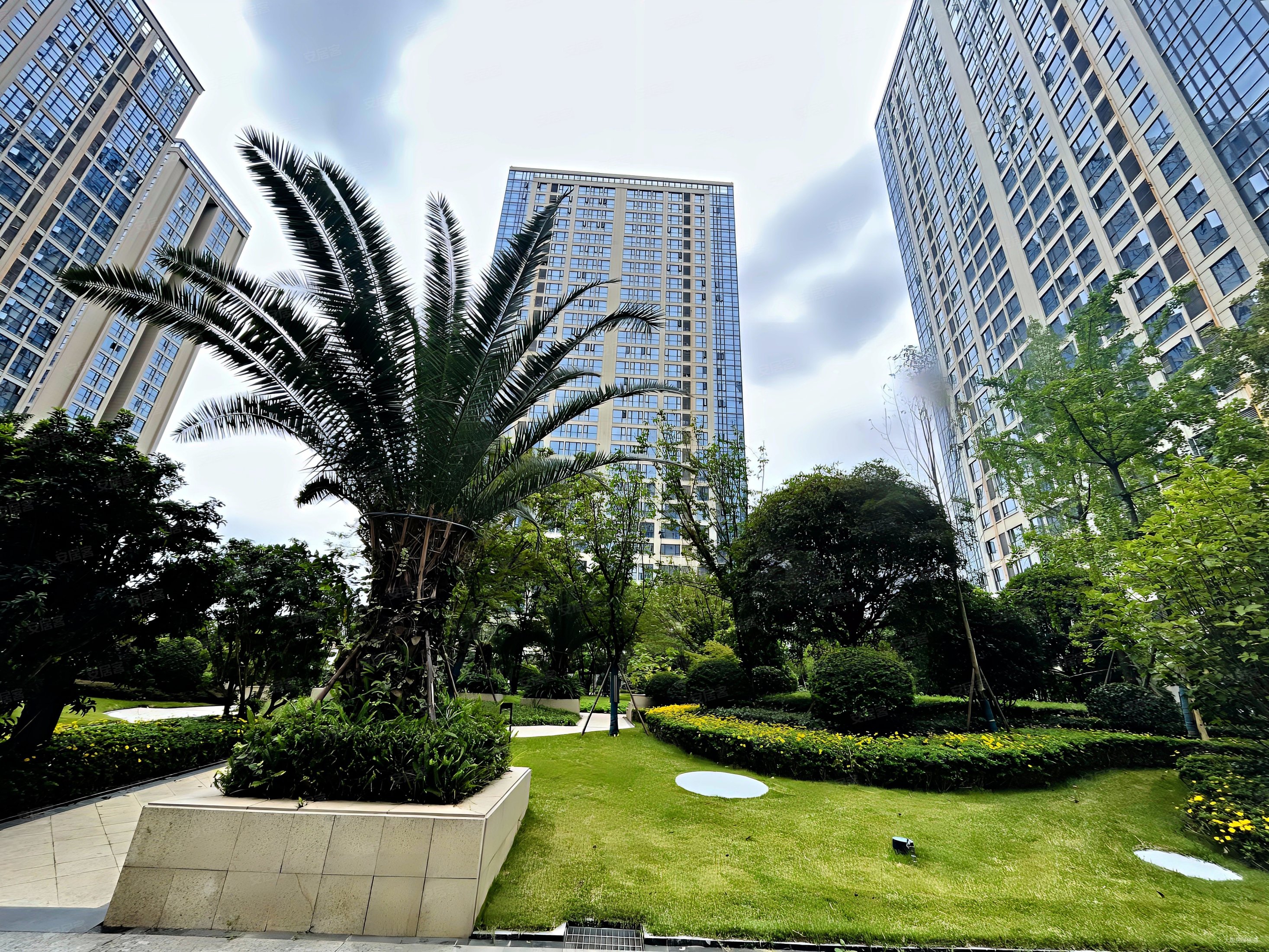 温江万盛tod旁 公园里的现房 单价5开头 门口大润发 华西,洲际健康城