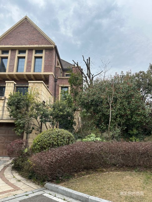 九龙湖畔独栋别墅中庭位置大花园英伦风格