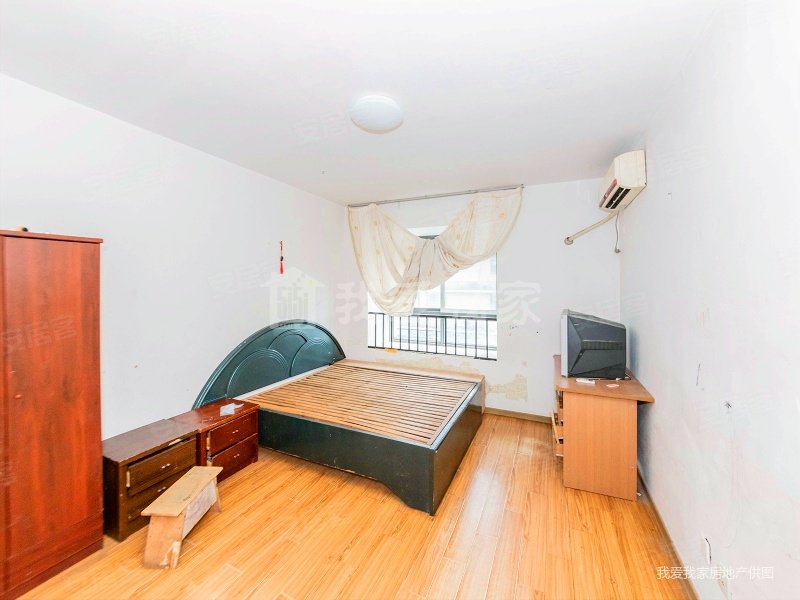 华锦苑电梯洋房通透三房,采光好周边配套齐全,近轻轨