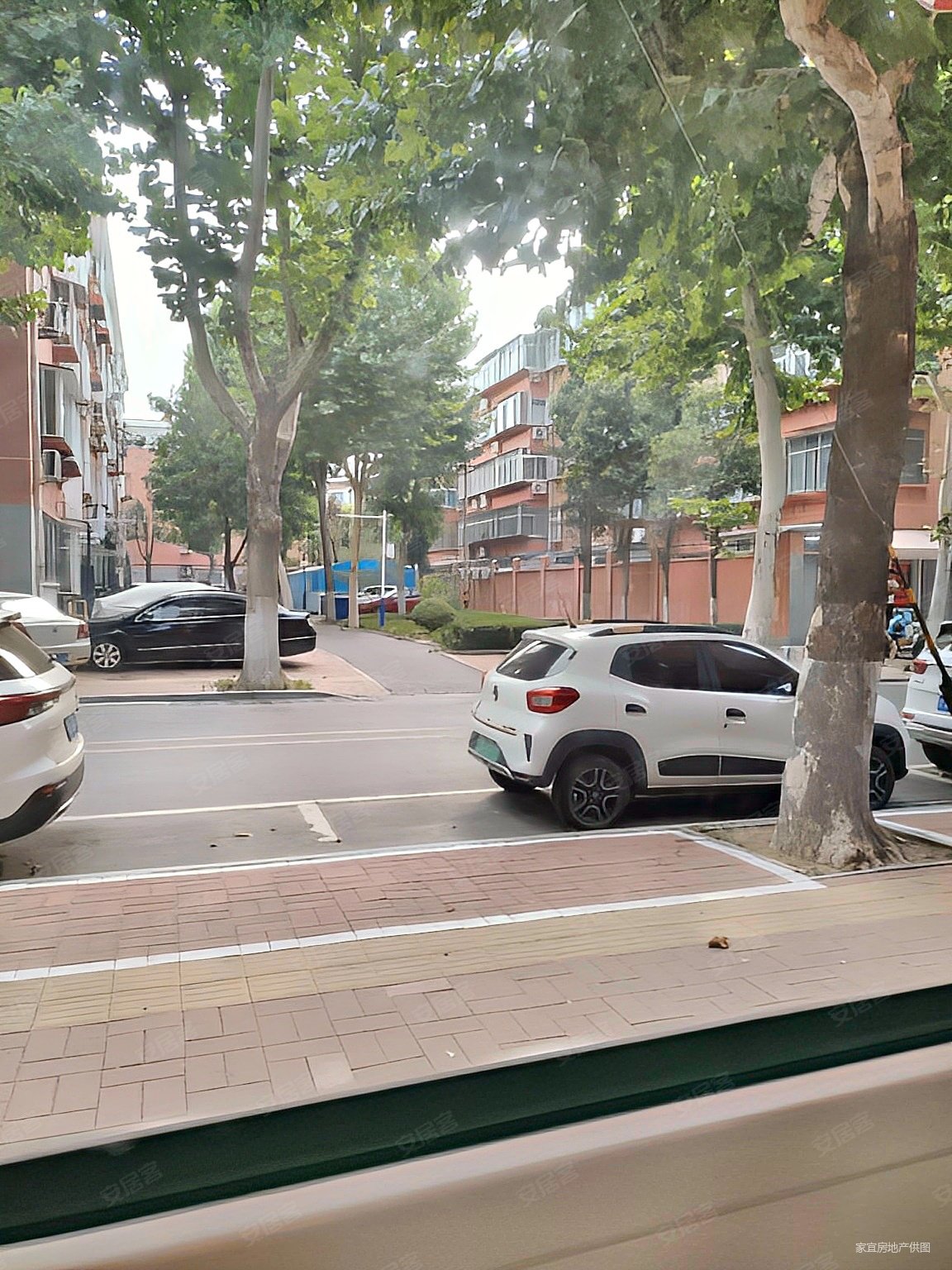 紧邻英雄山路七里山南村一室一厅小户型精装修低楼层