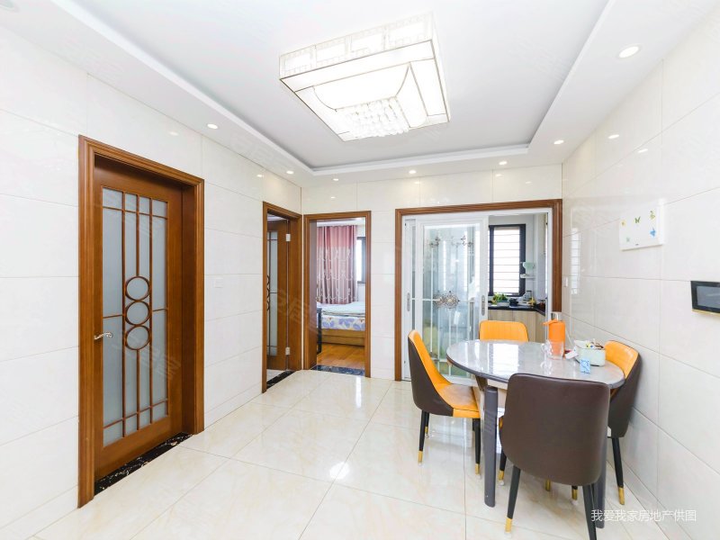 金御隆华庭3房2卫 满五精妆一梯一户 全明户型采光好