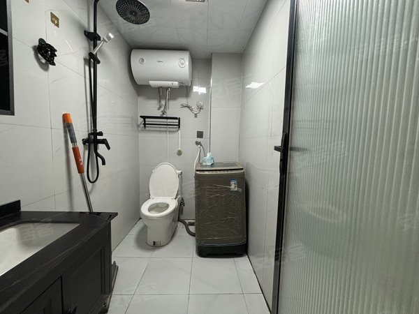 金华东阳东阳市中心后上田小区后上田 轻轨站 木雕城 麻车 世贸君澜 地铁站附近两室一厅出租房源真实图片