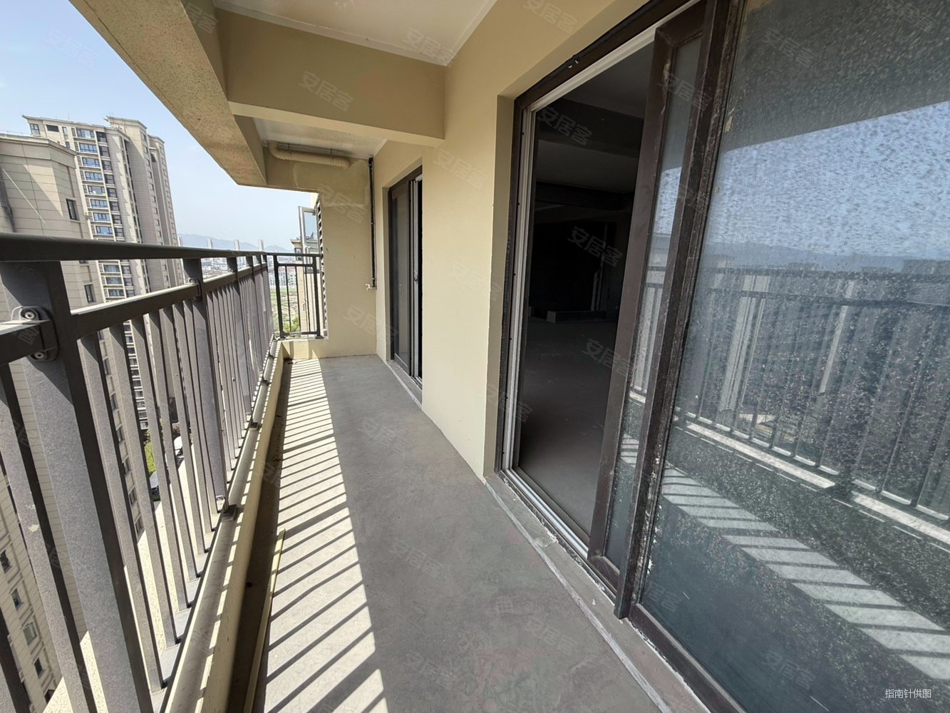 蓝光雍舜府(一期)4室2厅3卫138.95㎡南北140万