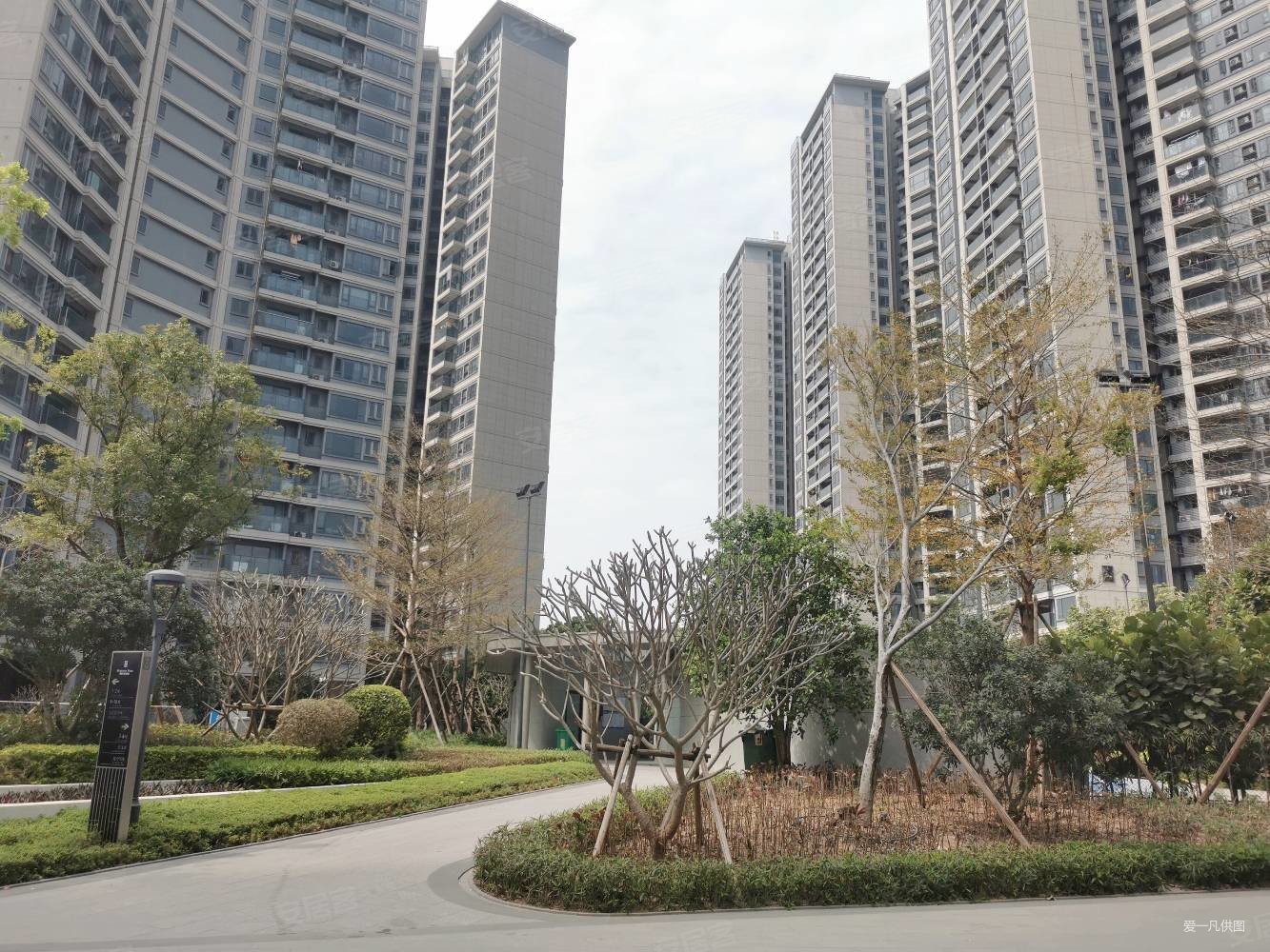 中山房产网>中山二手房>三角二手房>金三大道二手房>融创月湾首府>