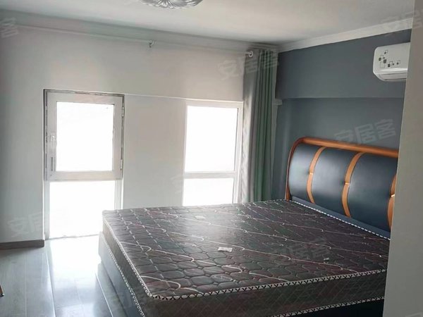 无锡新吴梅村五洲国际工业博览城潮时代复试公寓,2室一厅 看房方便