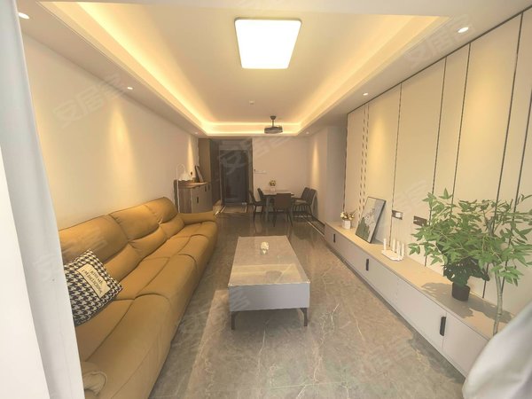 南宁良庆五象大道阳光城光明未来悦高品质小区，全屋空调定制衣柜，包物业费，可拎包入住！出租房源真实图片