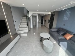 阿克苏阿克苏市阿克苏城区蓝晶loft公寓商住两用。蓝晶loft17楼。蓝晶公寓出租房源真实图片