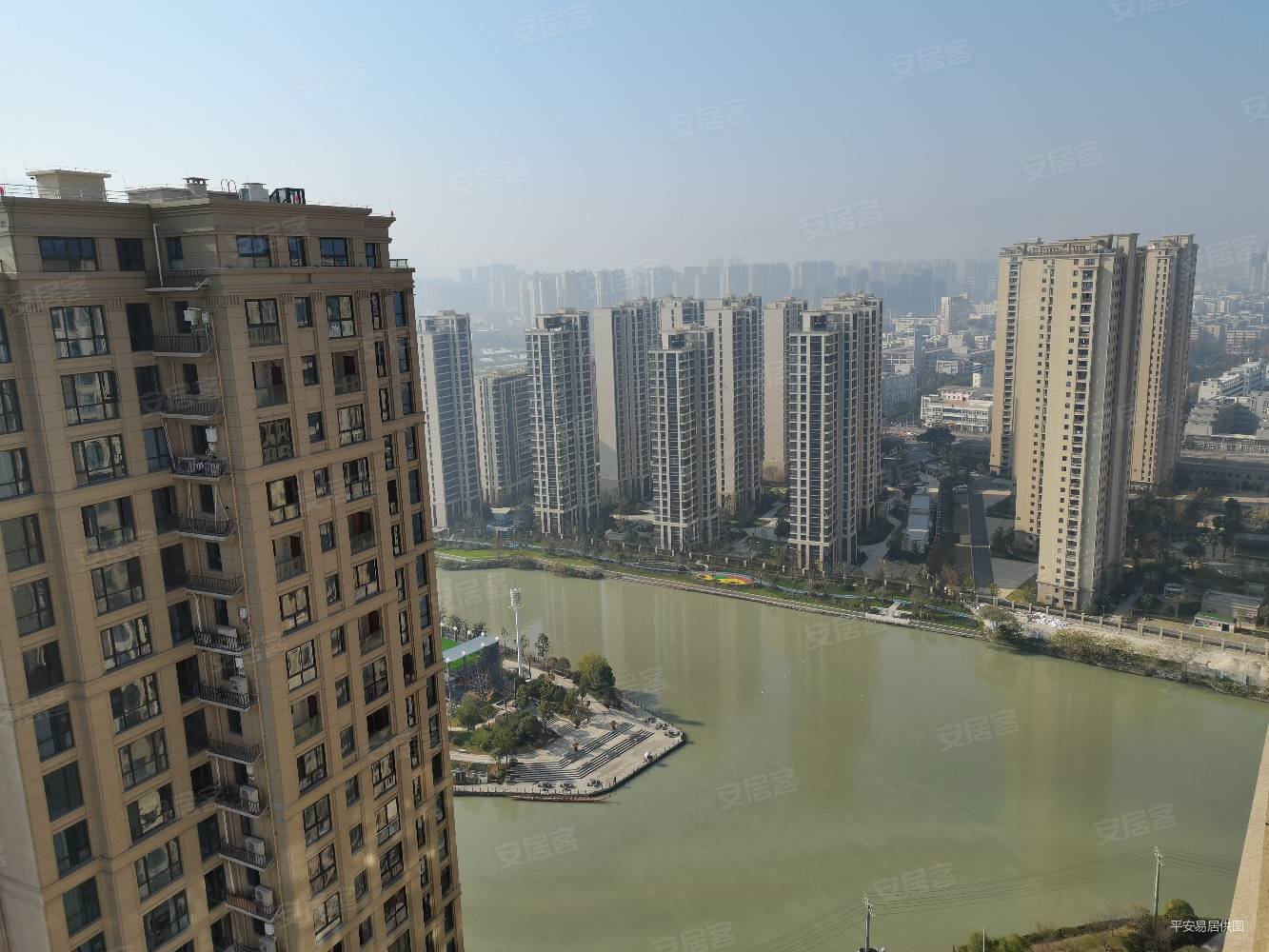 降价急售!中央湖公馆126平三室两厅两卫精装一线河景房