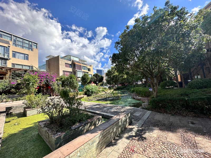 昆华苑浅山逸城别墅