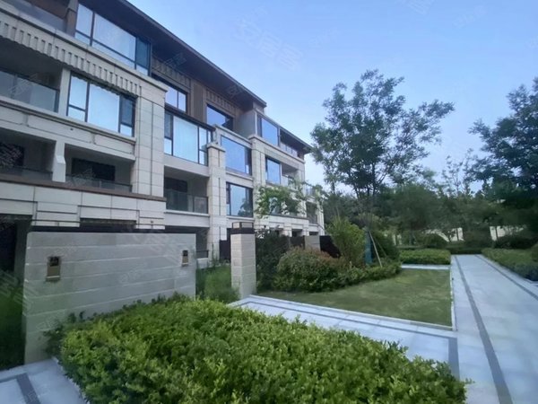 济宁北湖新区许庄街道吾悦首府吾悦首府 5室2厅3卫出租房源真实图片