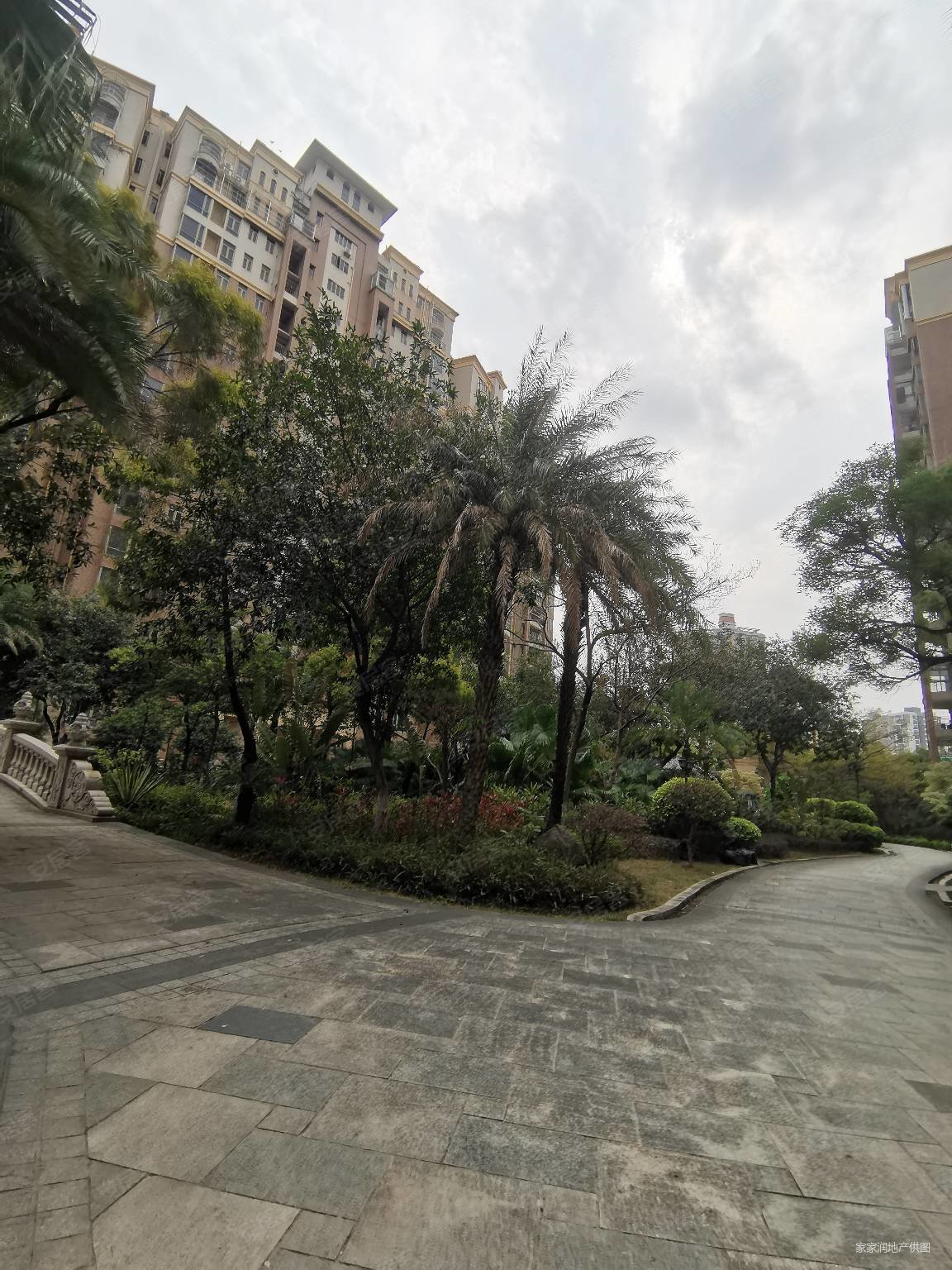 金山湖花园复试六房出售实用面积大