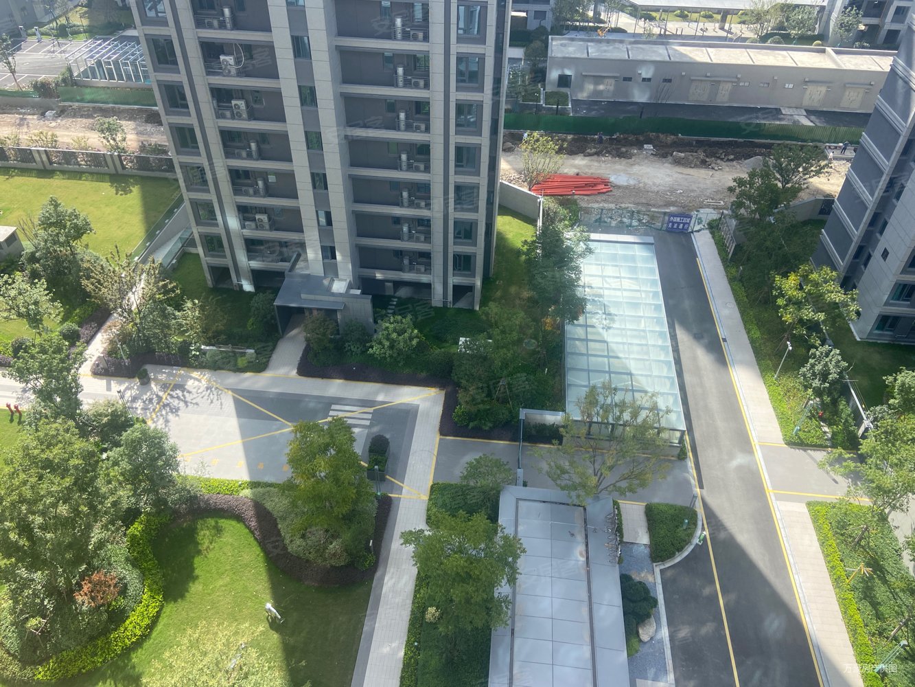 心海上城143平毛胚好楼层好位置358万包车位