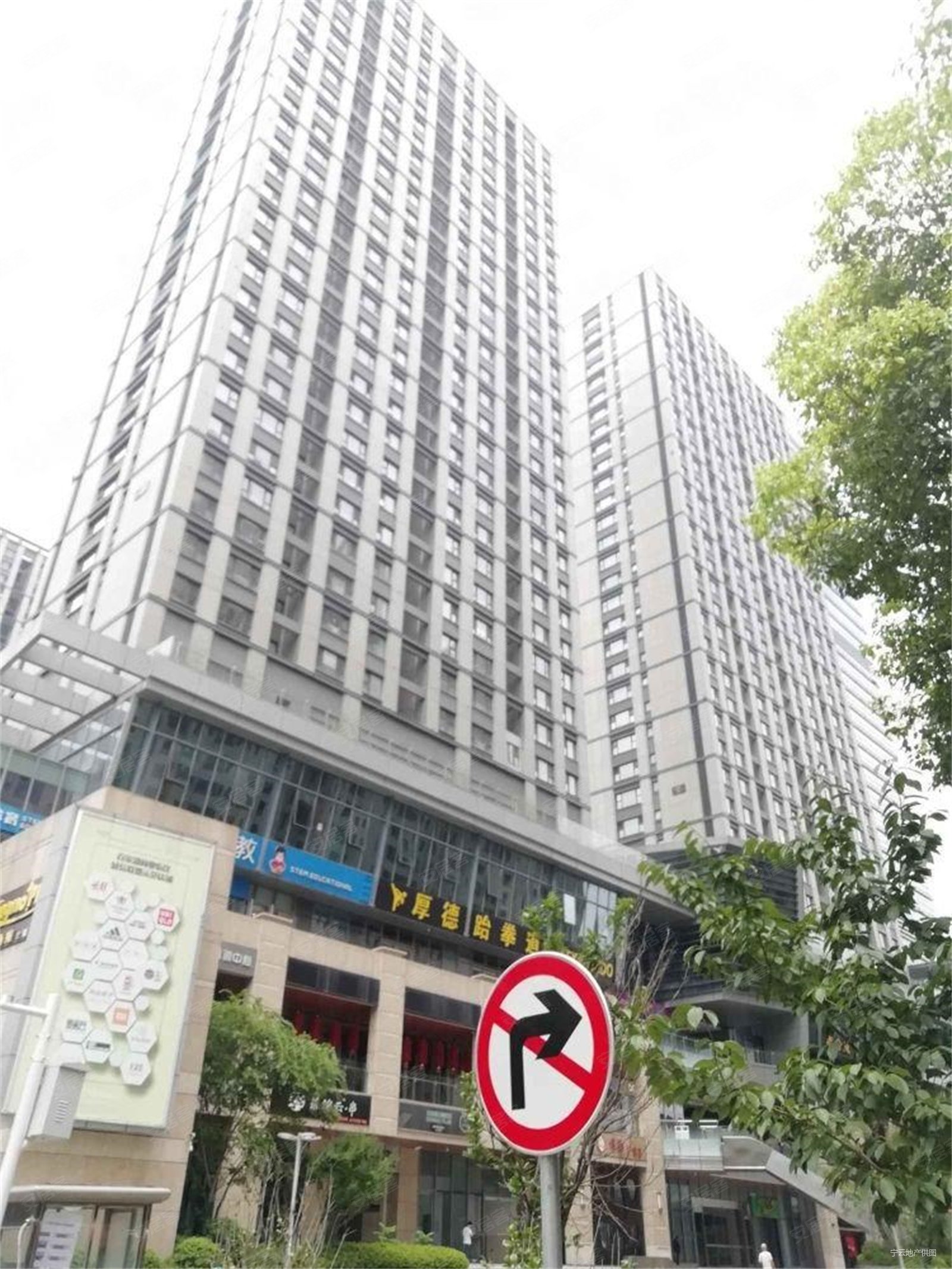百家湖地铁口 临湖跃层 次新房开发商精装 蓝宝湾 景枫凤凰台
