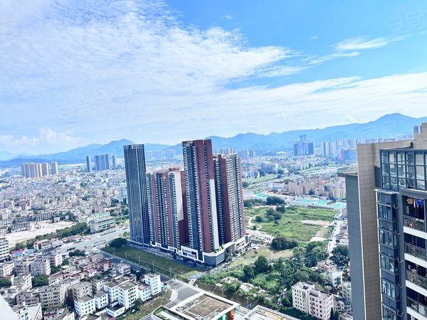 深圳坪山坪山恒大城(一期)超大客厅,超大主人房带浴缸,两边房间与老人