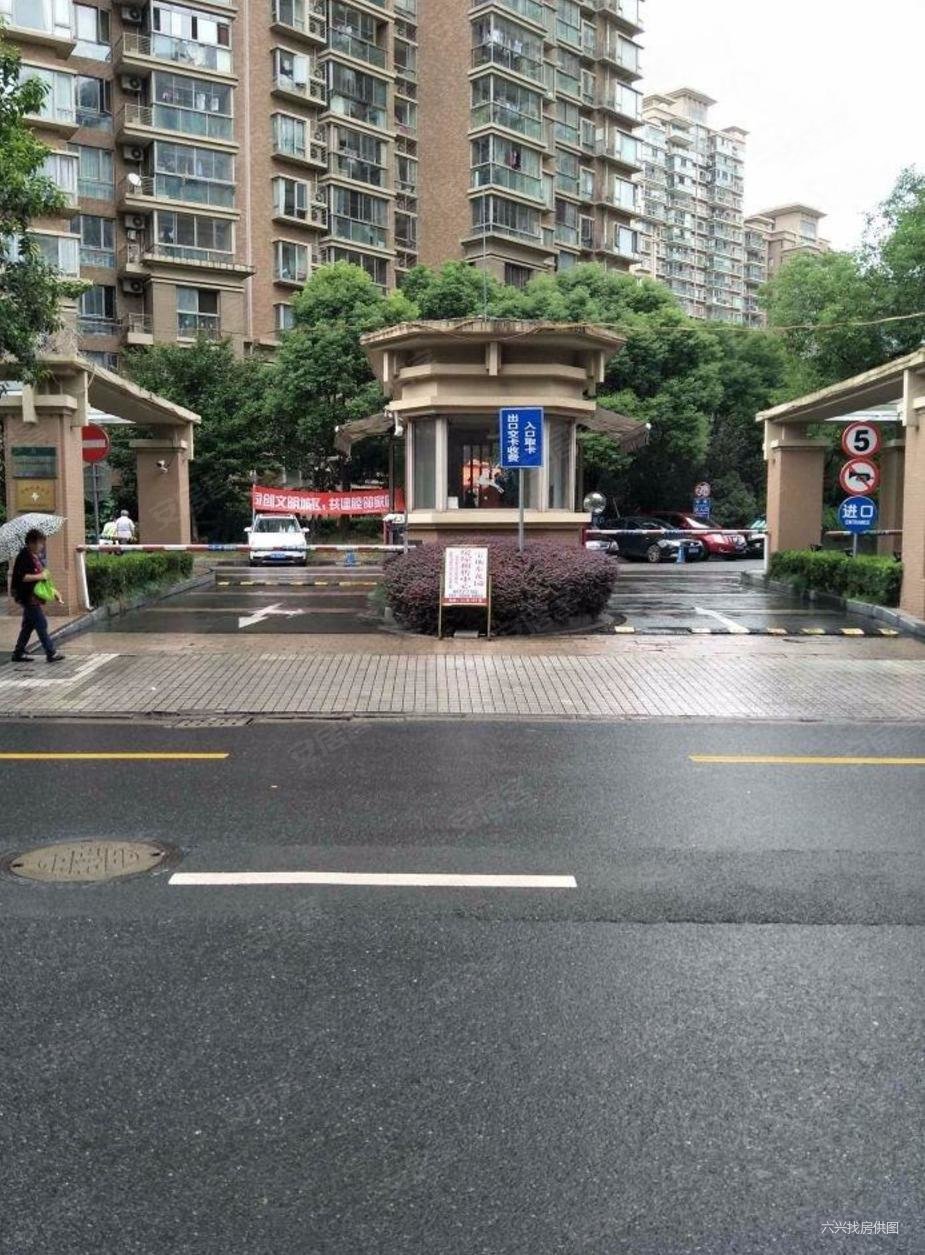 宝地东花园3室2厅2卫180.62㎡南北1820万